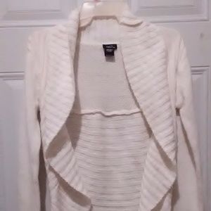White knit capelet/cardi